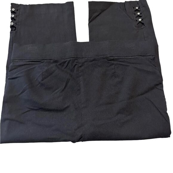 89th & Madison Pants Black Cris Cross Design Capri- Medium - Picture 6 of 8